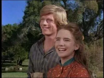 Dans quelle série Laura et Almanzo sont-ils en couple ?