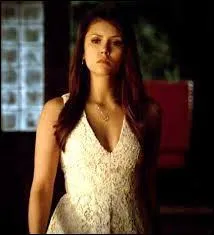 Qui choisit-elle définitivement à la fin de la saison 4 ?