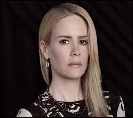 Quel est son lien de parenté avec ce personnage ci-contre ?