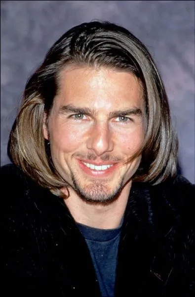Quand les hommes portent le carré, il rallonge mais fait l'objet d'un brushing ! Tom Cruise a-t-il porté les cheveux encore plus longs que cela pour le cinéma ?
