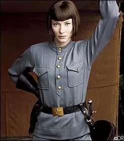 Voici la méchante de cinéma Irina Spalko, et son carré très militaire ! C'est Indiana Jones qui est son ennemi. Qui est l'actrice ?