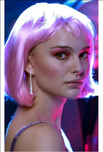 Encore un carré de cheveux rose, pour une danseuse nue jouée par Natalie Portman. Quel est le film ?