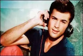 Ce jeune chanteur a eu un gros succès avec son tube ' Boum '. Il s'agit de ...