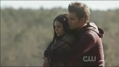 Où Elena et Stefan partent-ils en amoureux ?