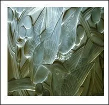 La voiture-restaurant avec ses figurines et raisins en verre moulés sur fond d'argent, fut l'oeuvre d'un artiste français. De qui s'agit-il ?