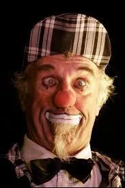 Il ne fait pas forcément peur mais il est souvent "trash" ! 
Quelle est l'identité de ce clown américain disjoncté ?