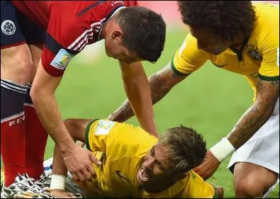 Le Brésil qualifié grâce à sa victoire contre la Colombie (2-1) est surtout marqué par la grave blessure qui aurait pu paralyser à vie Neymar. Quel Colombien est coupable de cette faute ? 