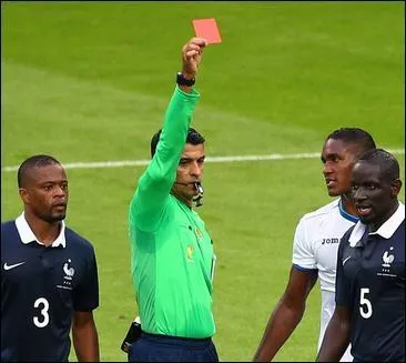 La France disposa plutôt facilement du Honduras par 3-0, quel Hondurien a été expulsé ?