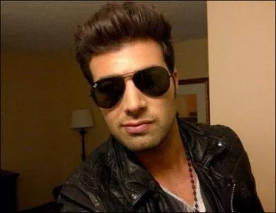 Jencarlos a un fils, qui s'appelle Nickolas Canela Espino.