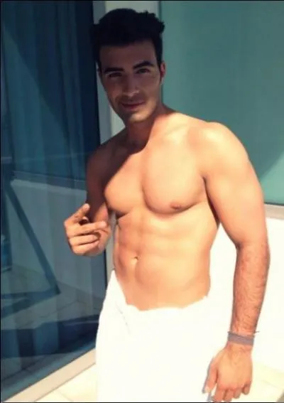 Jencarlos vit aux États-Unis.