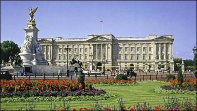 Dans quelle ville peut-on visiter la palais de Buckingham ?