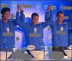 Pour quelle pub apparaît-il avec Cafu et Ganso ?