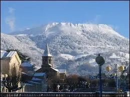 Je vous emmène à la découverte de la ville thermale auvergnate de La Bourboule. Pour cela nous devons nous rendre dans le département ...