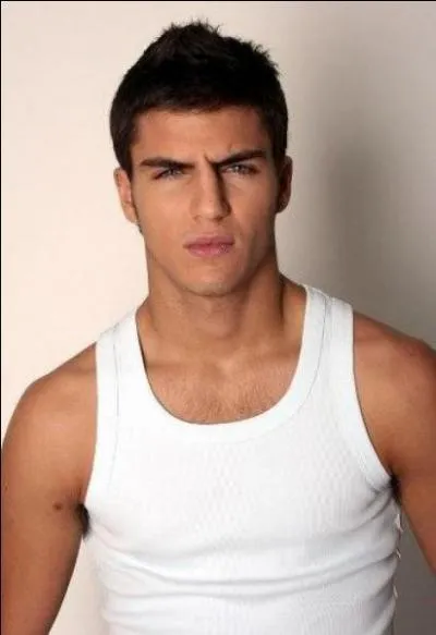 Comment s'appelle l'acteur qui jouait César Cabano ?