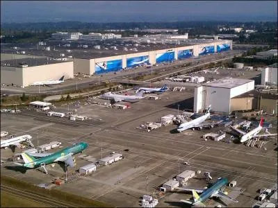 Dans quelle ville se trouve l'usine principale de Boeing ?