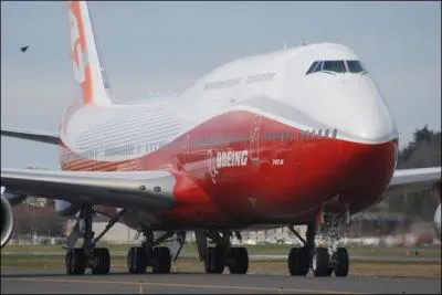 Combien de passagers un Boeing 747-8 peut-il accueillir ?