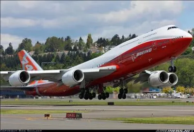 Le 747 de Boeing était pendant des décennies le plus gros avion de ligne du monde avant de se faire détrôner par Airbus et son nouvel appareil. Alors Boeing, pour rivaliser, a lui aussi construit un nouvel appareil, le 747-8, qui lui détient également un record mondial; mais quel est ce record?