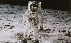 En quelle année Neil Armstrong marcha-t-il sur la lune ?