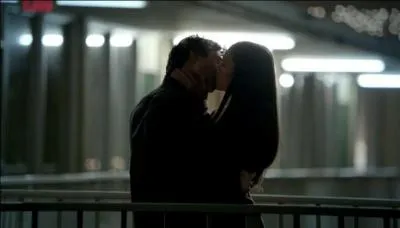 Qui va être avec Damon?