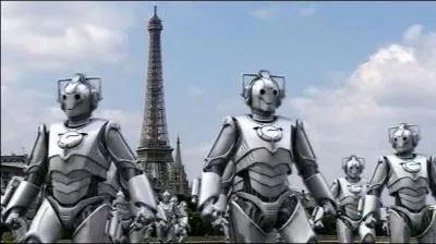 Comme armes d'attaque, les Cybermen peuvent utiliser...