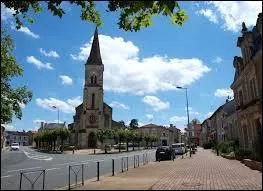Je me suis arrêté dans le centre de la ville Viennoise de Nieuil-l'Espoir. Je me trouvais en région ...