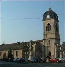Voici l'église de la commune rhônalpine de Saint-Didier-sur-Chalaronne. Elle se situe dans le département ...