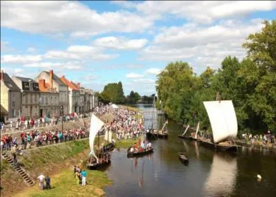 Mais quel est ce plat dont les recettes sont très variées mais dans lequel on trouve souvent de l'oseille, des épinards, de la salade, des feuilles de bettes, du chou, des oignons, de l'ail, de la poitrine de porc, des rillettes, des oeufs, de la crème fraîche?