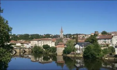 Ne passez pas chez moi sans avoir goûté un émincé de bû de Parthenay, c'est à dire un émincé de :