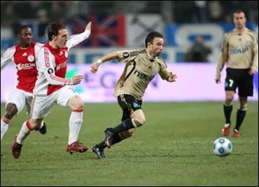 Qui est ce joueur en dor et noir ?