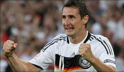Miroslav Klose est devenu le meilleur buteur de l'histoire de la Coupe du Monde avec :
