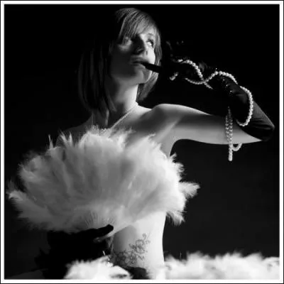 Dans l'antiquité, on utilisait des flabellums, grands éventails montés sur des hampes. En quoi étaient-ils fabriqués ?