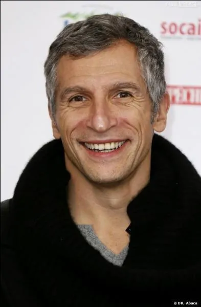 Comment s'appelle l'animateur de "N'oubliez pas les paroles" ?