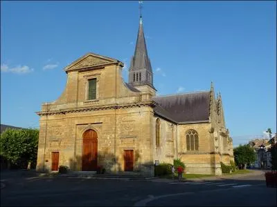 Attigny dans les Ardennes où résida Charlemagne a vu naître l'auteur du prix Fémina 1955 "Le Pays où l'on n'arrive jamais", qui est-il?