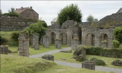 A quelle époque remontent les ruines que vous admirerez à Bavay dans le département du Nord?