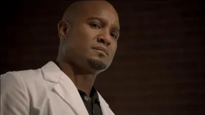 M. Deaton est le patron de Scott, mais que cache-t-il ?