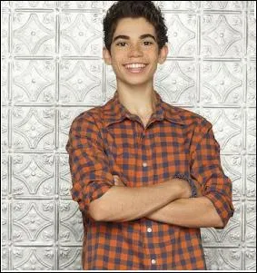 Comment s'appelle le garçon qui a un faible pour Jessie ?