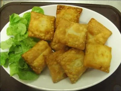 Ils se sont incrust&eacute;s par m&eacute;garde, parmi les p&acirc;tisseries : Comment se nomment ces petits chaussons farcis de hachis sal&eacute; ou sucr&eacute;, sp&eacute;cialit&eacute;s gapen&ccedil;aises ?