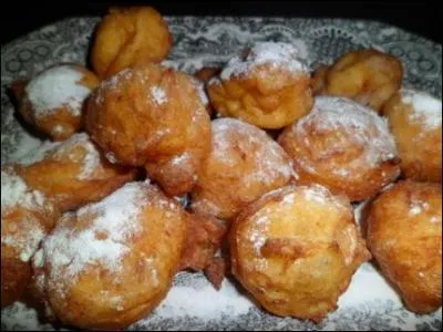 Quel est le nom de ce beignet souffl&eacute; et sucr&eacute; fait avec de la p&acirc;te &agrave; chou ?
