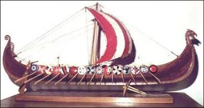 Quel animal figurait souvent sur les voiles des drakkars des Vikings ?