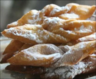 Voici des bugnes, de quelle ville sont-elles originaires ?