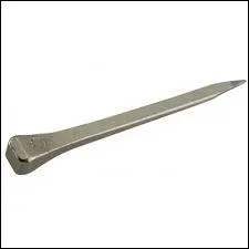 De combien de parties est composé un clou servant à fixer le fer à cheval ?