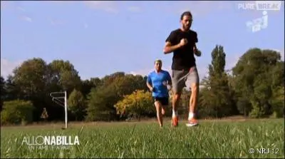 Pour quelle association Thomas et John ont-ils couru les 20 km de Paris ?