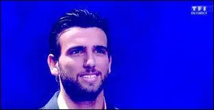 Comment s'appelle Aymeric sous sa fausse identité ?