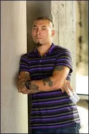 Qui est l'artiste dans "The Mob" (celui qui ne parle jamais) ?