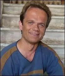 Il s'appelle André Bouchet et joue dans Fort Boyard depuis les années 90. Mais sous quel surnom est-il connu dans cette émission ?