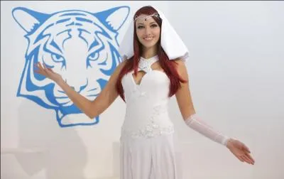 Elle est arrivée récemment dans ce jeu télévisé. Grâce à elle, l'équipe peut récupérer des clés et libérer si possible des prisonniers en leur faisant une épreuve. Comment se nomme-t-elle ?