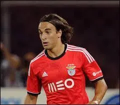 Quel club a dépensé 25 millions d'euros pour s'offrir les services de ce joueur serbe du Benfica ?