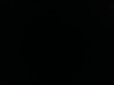 Avec quel objet nettoie-t-on les naseaux et les yeux du cheval ?