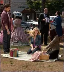 A la fin de la saison 2, quel film est projeté en plein air, à Mystic Falls ?