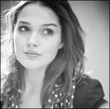 Elle fait partie de la troupe "Les Amants de la Bastille", quel est son nom ?